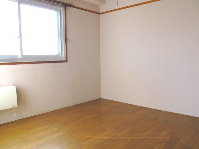 Non-living room. Room (May 2013) Shooting