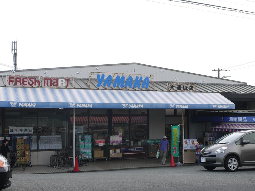 Supermarket. 367m up the mountain or store Enoshima shop