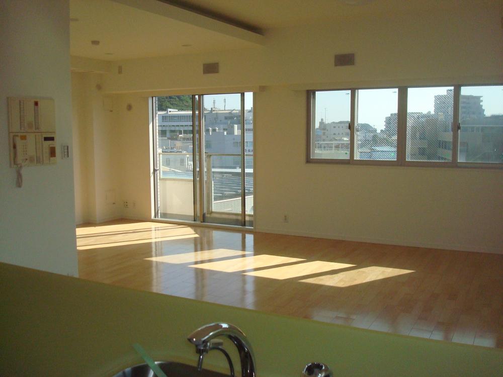 Living. Living overlooking from the kitchen (11 May 2013) Shooting