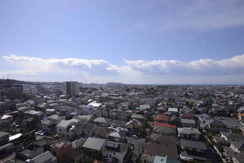 View photos from the dwelling unit. Enoshima and the sea, Wonderful views overlooking rooftops of Shonan.