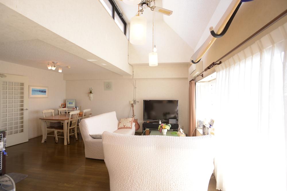 Living. Living atrium