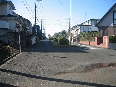 Local photos, including front road. The entire surface of the road 6 meters!