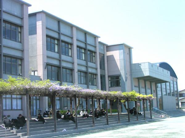 Junior high school. Katase 2090m until junior high school