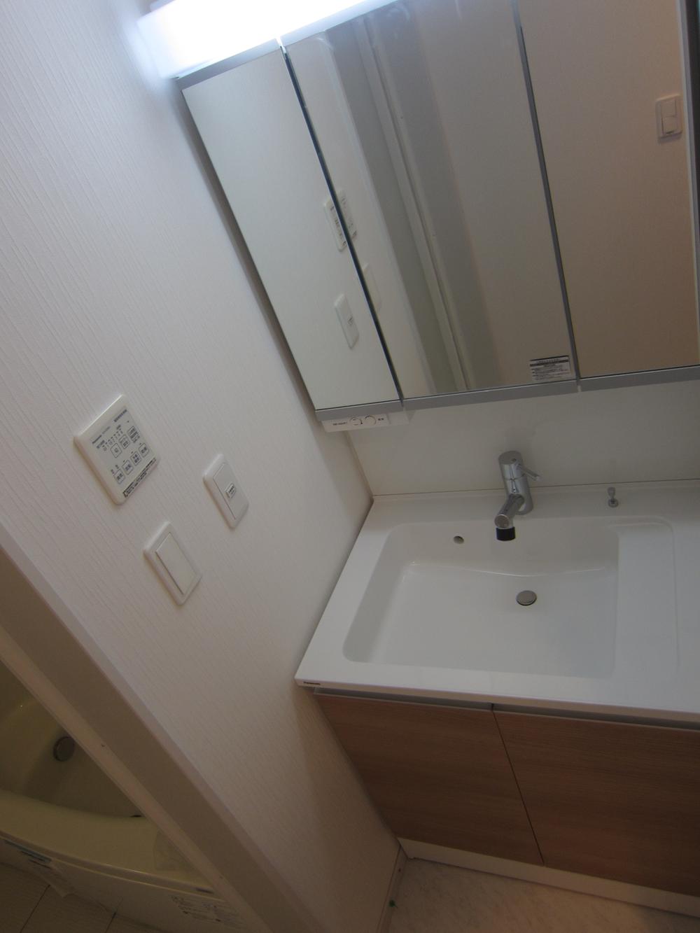 Wash basin, toilet. Indoor (September 2013) Shooting