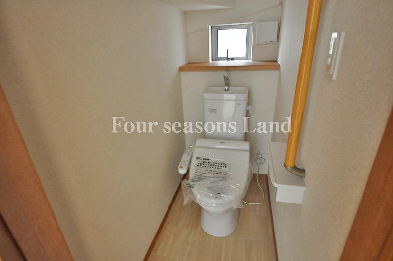 Toilet. Indoor (11 May 2013) Shooting 1 Building