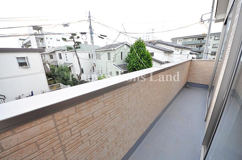 Balcony. Local (11 May 2013) Shooting 1 Building