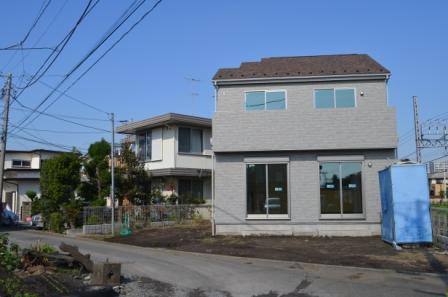 Local photos, including front road. Local (11 May 2013) Shooting