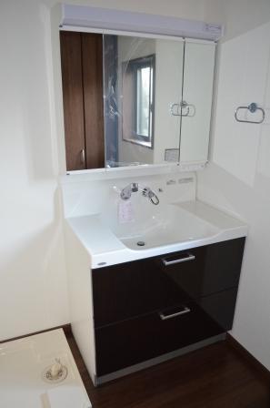 Basin of the same specification, Shower Faucets, Three-sided mirror standard equipment