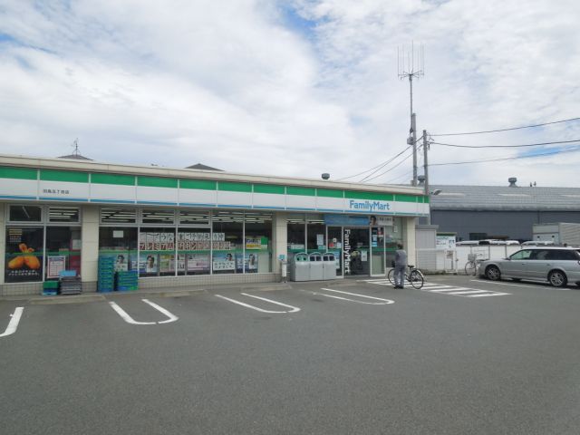 Convenience store. 80m to Family Mart (convenience store)