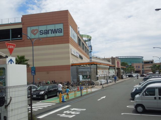 Shopping centre. 520m until the Shonan Mall Fill (shopping center)