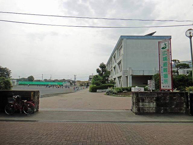 Primary school. Fujimidai until elementary school 900m