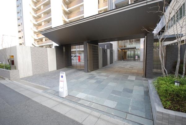 Entrance. Common areas