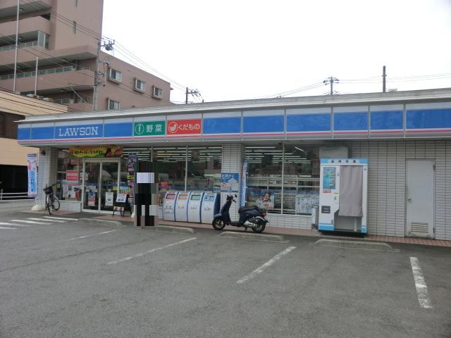 Convenience store. 30m to Lawson (convenience store)
