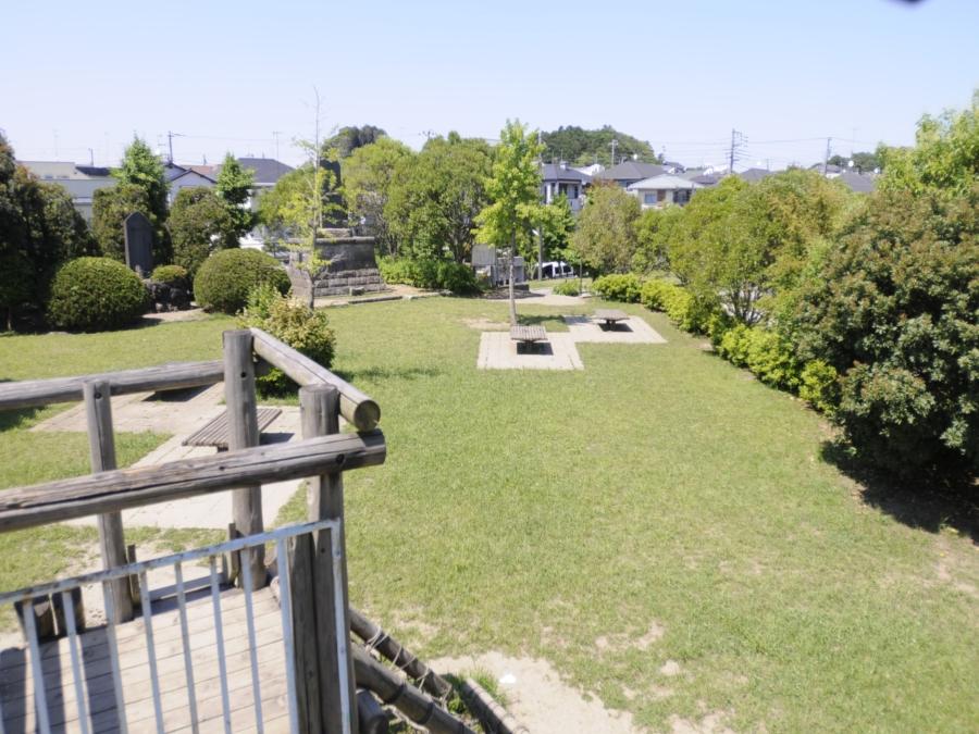 park. 400m until Muraoka Castle Park