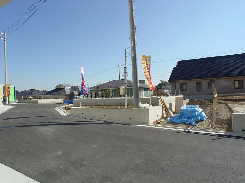 Local photos, including front road. Local (11 May 2013) Shooting