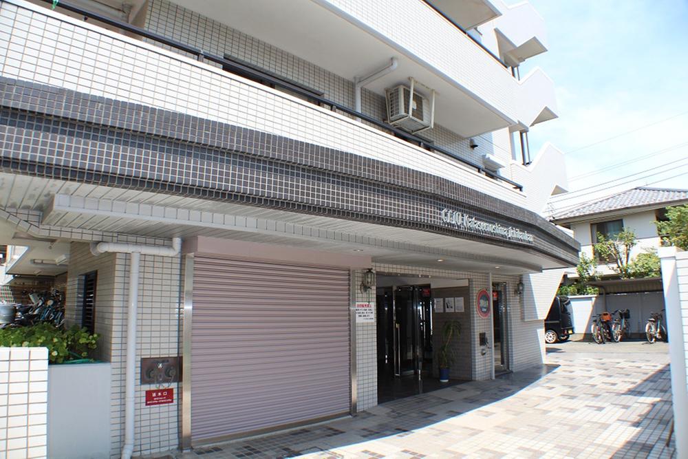 Local appearance photo. Local (August 2013) shooting mosaic tone tiled entrance there is a refreshing atmosphere.