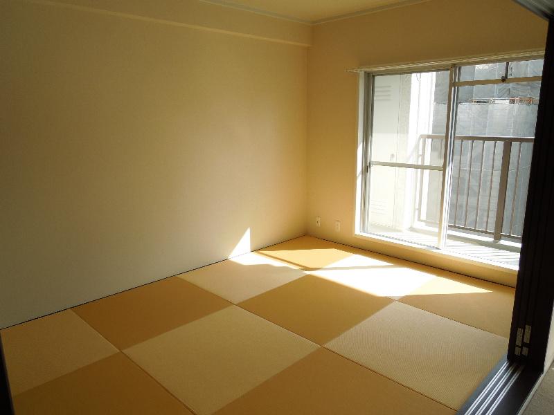 Non-living room. Japanese-style room is also a new reform!