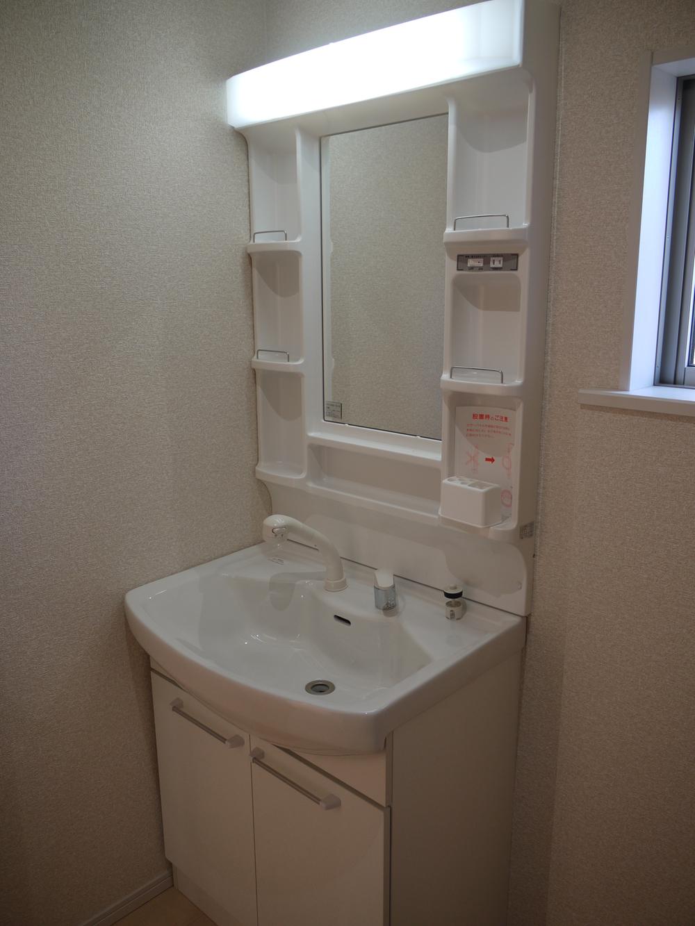 Wash basin, toilet. Indoor (12 May 2013) Shooting