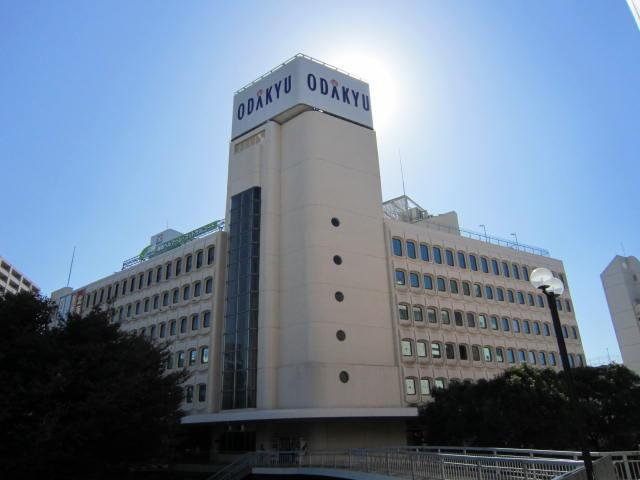 Shopping centre. 800m to Odakyu Department Store