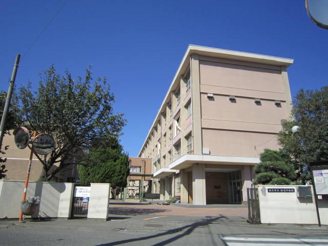 Junior high school. Kugenuma 720m until junior high school