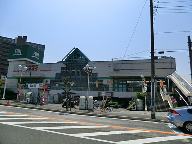 Supermarket. Until Fuji good deeds shop 472m
