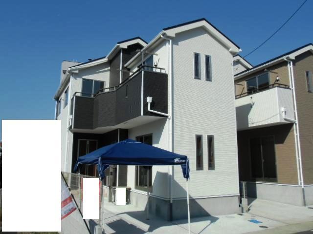 Local appearance photo. Local (12 May 2013) Shooting