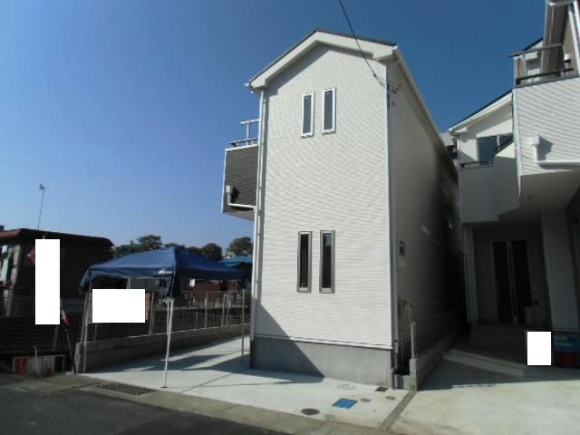 Local photos, including front road. Local (12 May 2013) Shooting