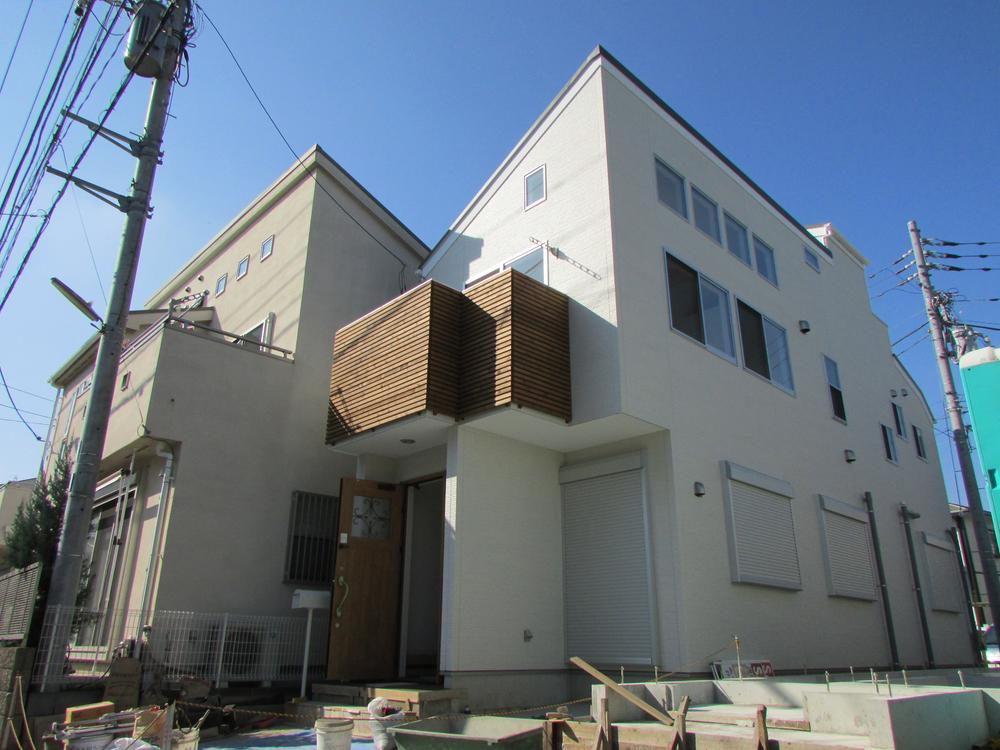 Local appearance photo. Local (11 May 2013) Shooting