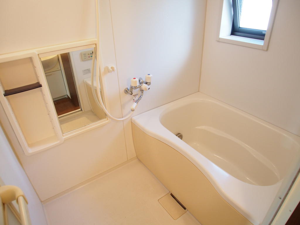 Bath. The window also available, Add 焚給 hot water can also be! ! 