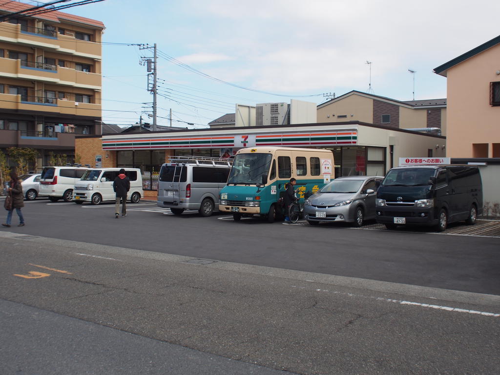 Convenience store. Seven-Eleven Tsujidohigashikaigan store up (convenience store) 240m