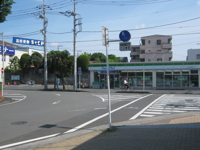 Convenience store. 521m to Family Mart (convenience store)