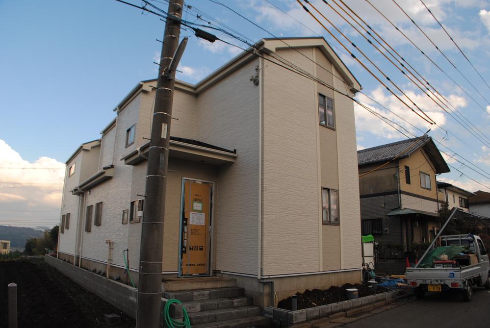 Local photos, including front road. Local (12 May 2013) Shooting