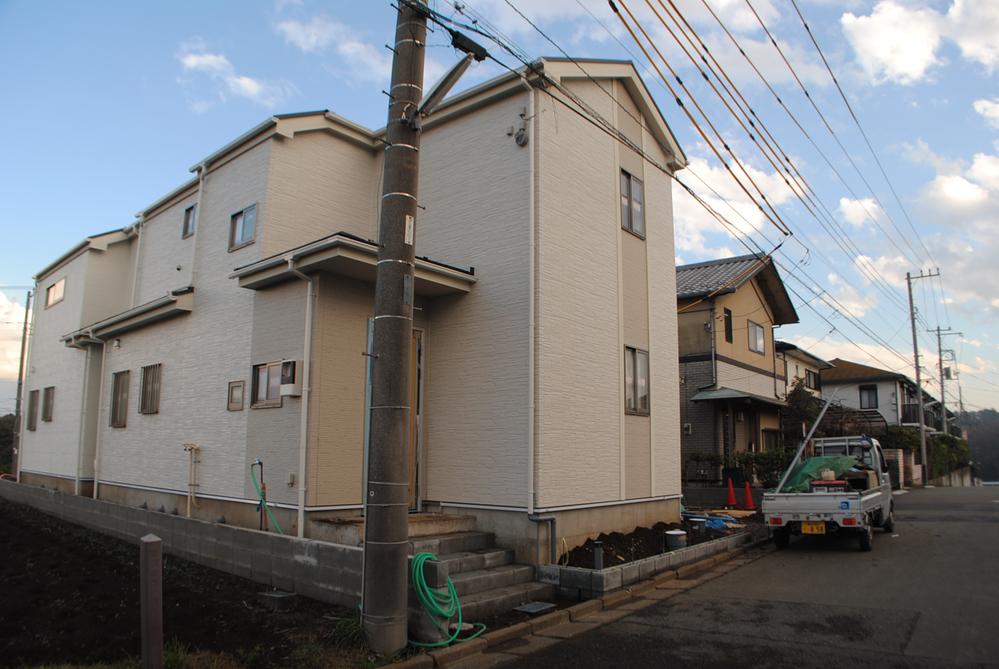 Local photos, including front road. Local (12 May 2013) Shooting