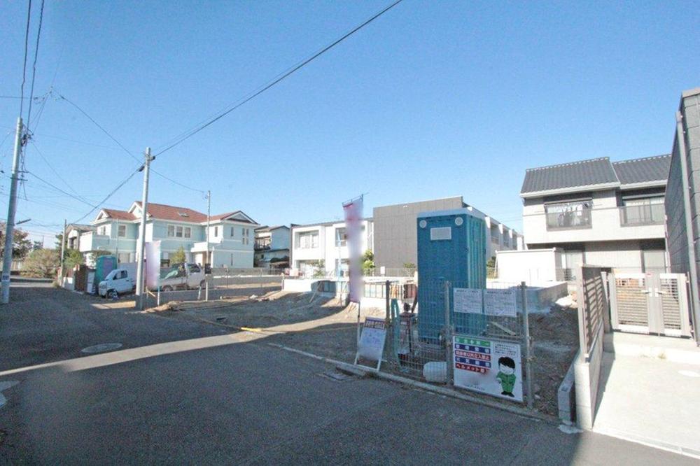 Local photos, including front road. Local (12 May 2013) Shooting