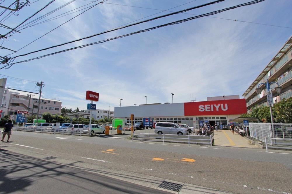 Supermarket. Seiyu Tsujido 1140m to shop