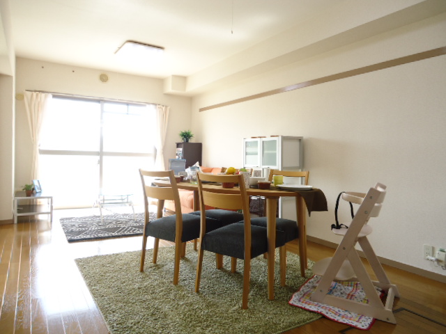 Living and room.  ※ Model is room