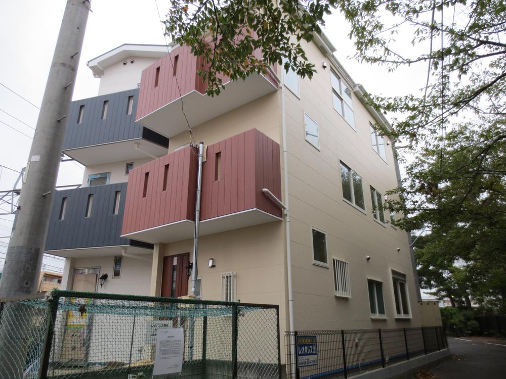 Local appearance photo. Local (10 May 2013) Shooting