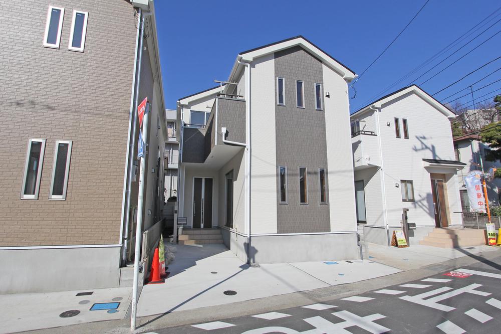 Local photos, including front road. Local (12 May 2013) Shooting