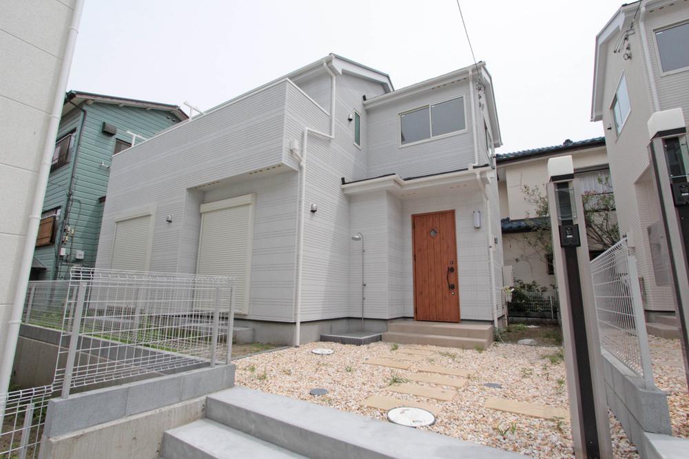 Model house photo. Same house builders construction results