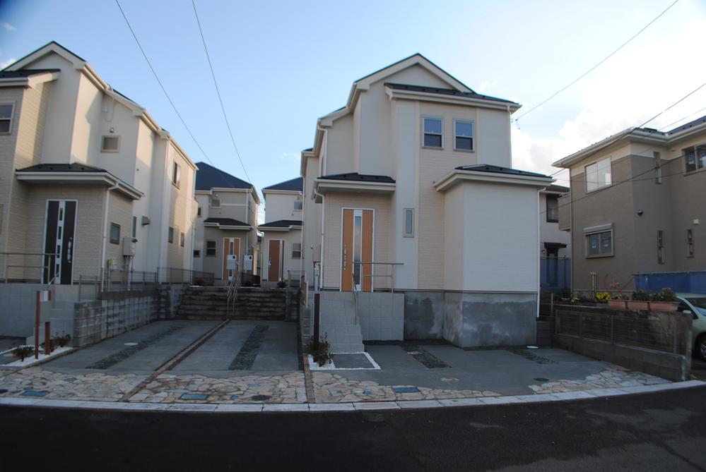 Local photos, including front road. Local (12 May 2013) Shooting