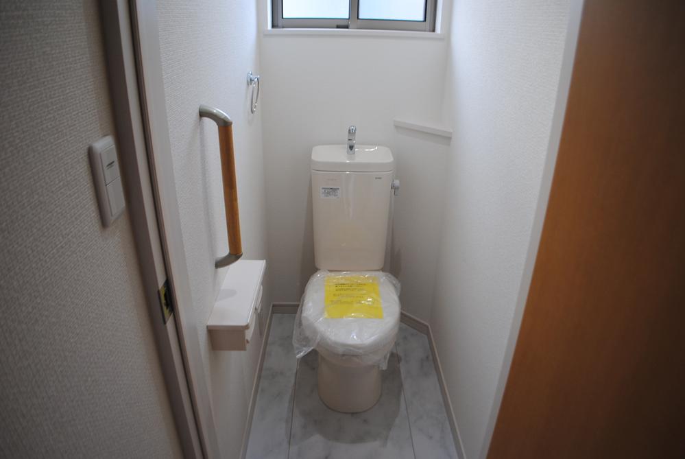 Toilet. Indoor (12 May 2013) Shooting