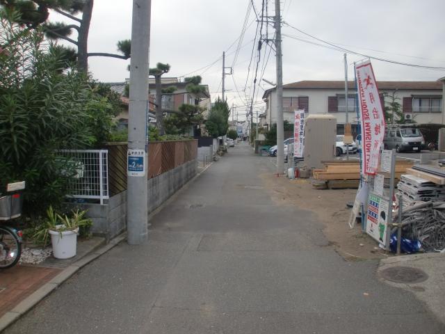 Local photos, including front road. Local (10 May 2013) Shooting