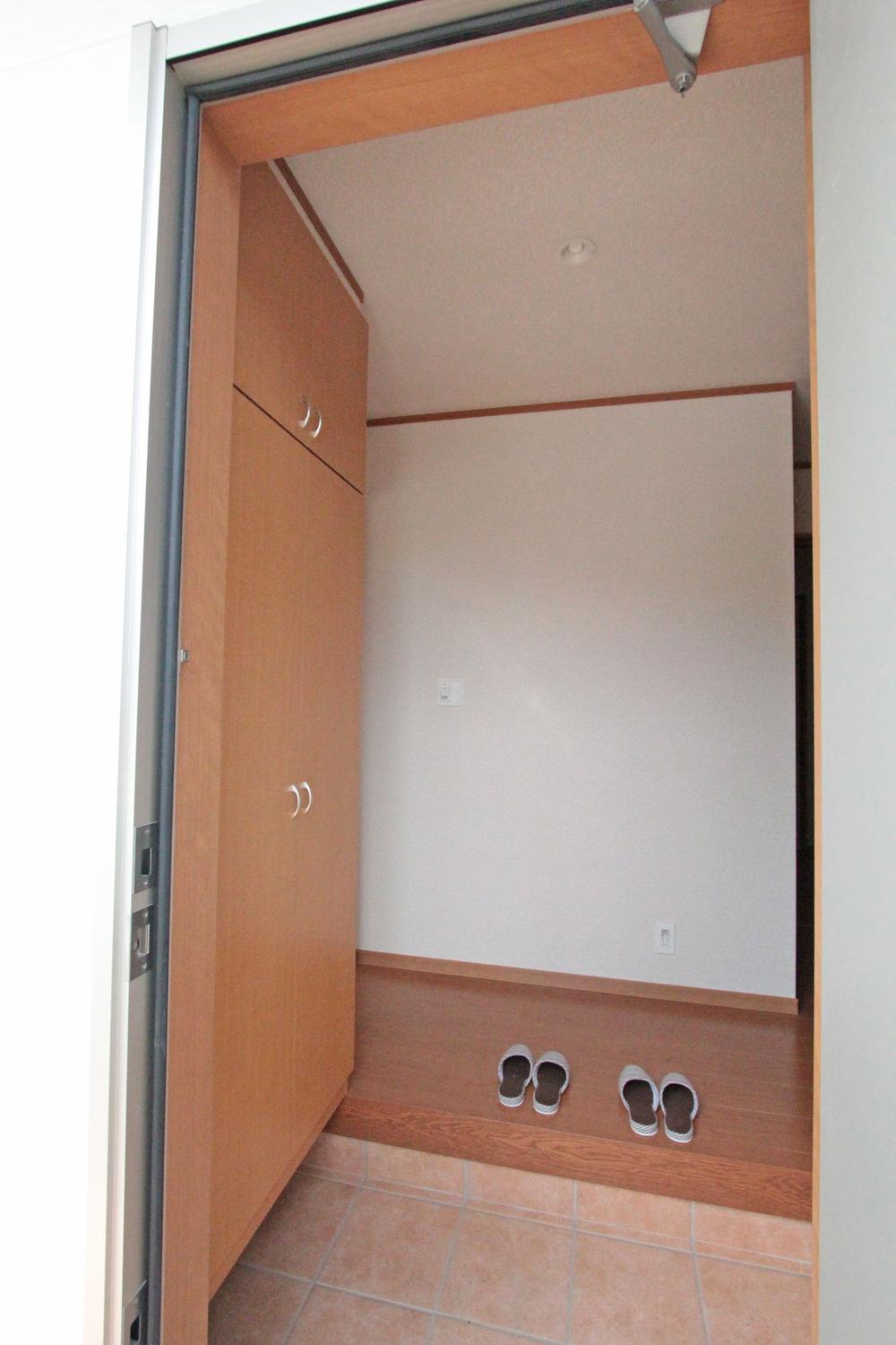 Entrance. Interior construction results