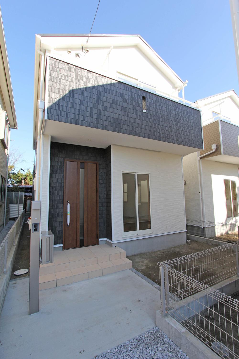 Local photos, including front road. Local (December 05, 2013) Shooting