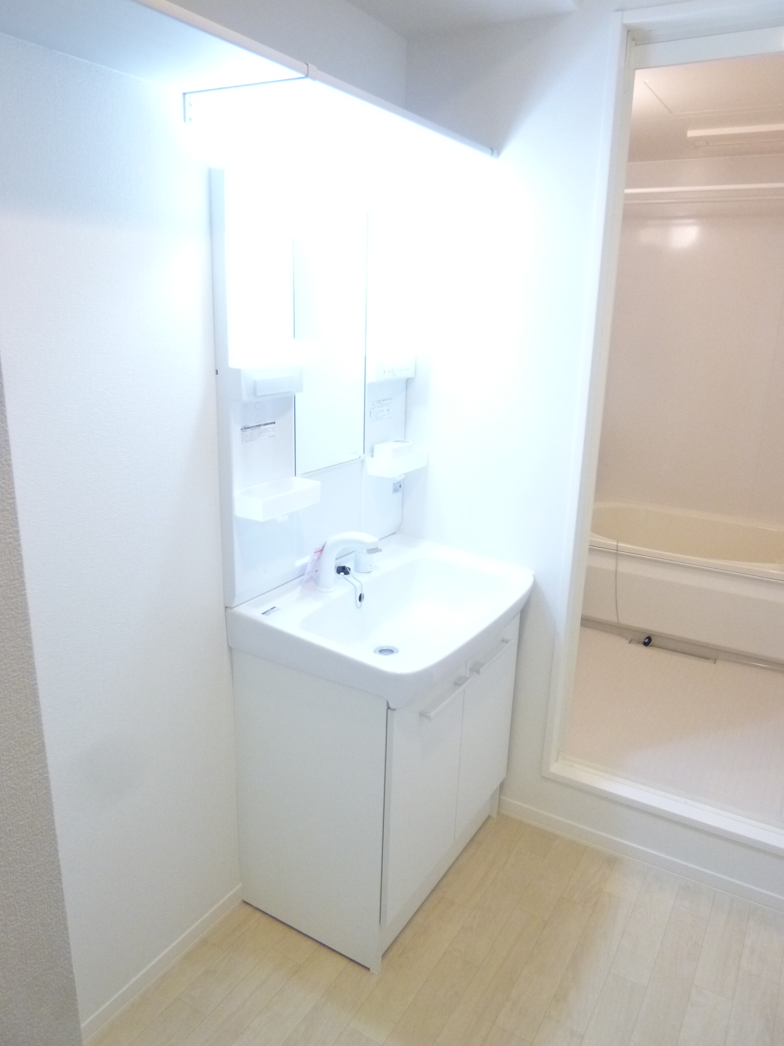 Washroom. Bathroom Vanity ・ There is a shelf at the top