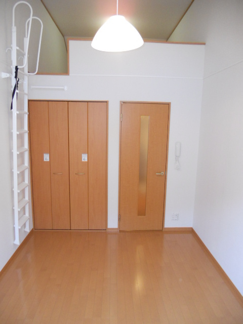 Other room space. Students recommended rent 1K! Fully equipped