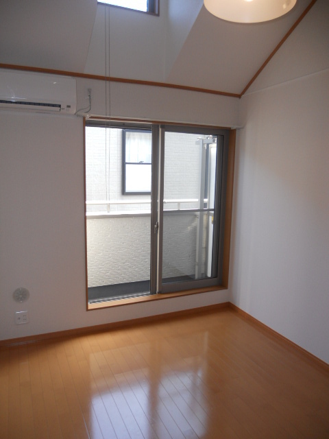 Living and room. Students recommended rent 1K! Fully equipped