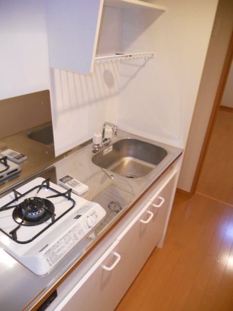 Kitchen. Students recommended rent 1K! Fully equipped