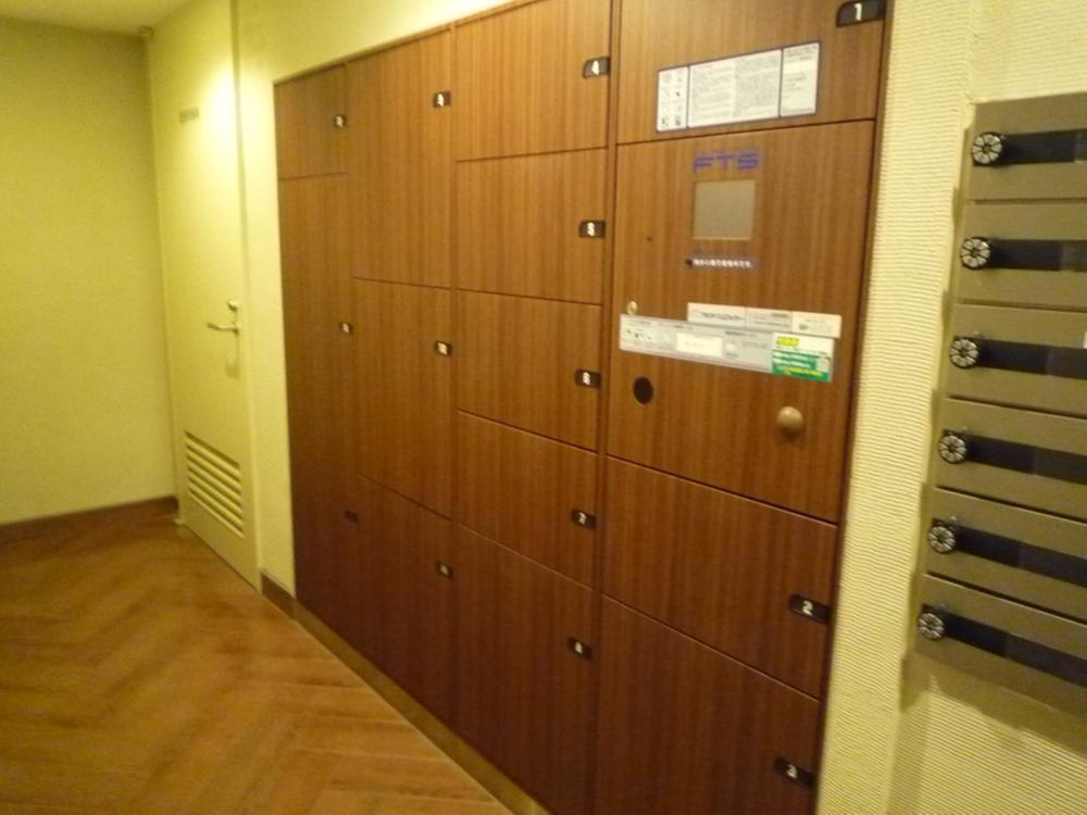 Other common areas. Home delivery locker rooms (2013 October shooting)