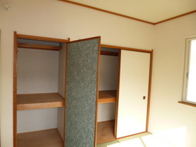Living and room. Japanese-style room housed plenty of one and a half between the